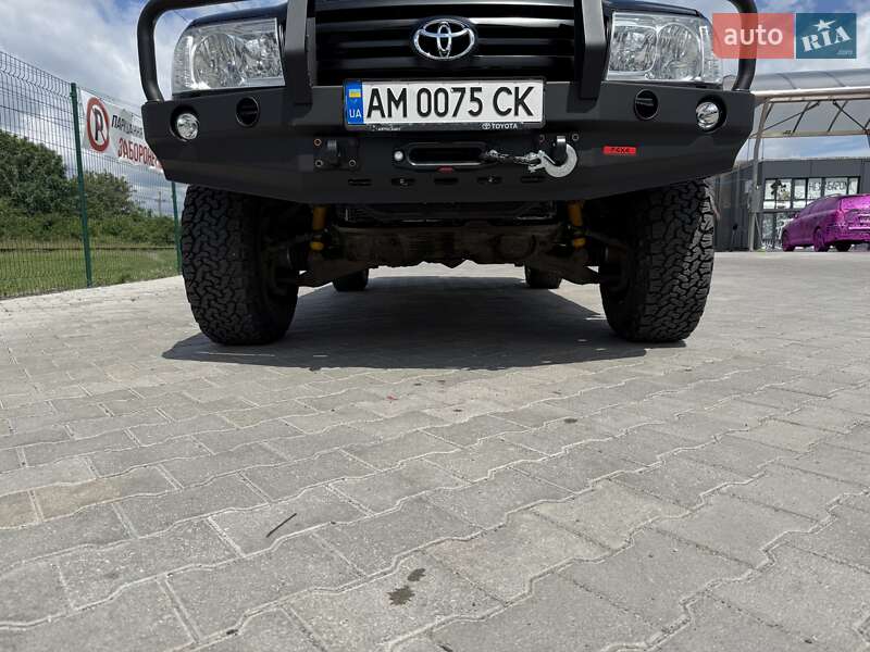 Позашляховик / Кросовер Toyota Land Cruiser 2006 в Звягелі