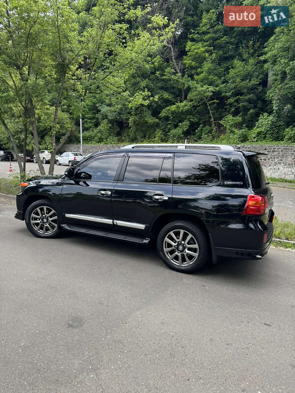 Внедорожник / Кроссовер Toyota Land Cruiser 2015 в 