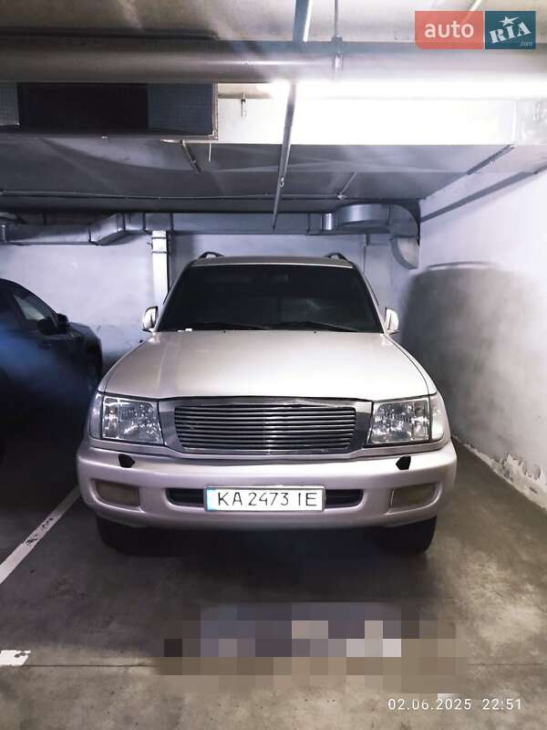 Внедорожник / Кроссовер Toyota Land Cruiser 2002 в Киеве