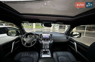 Внедорожник / Кроссовер Toyota Land Cruiser 2020 в 