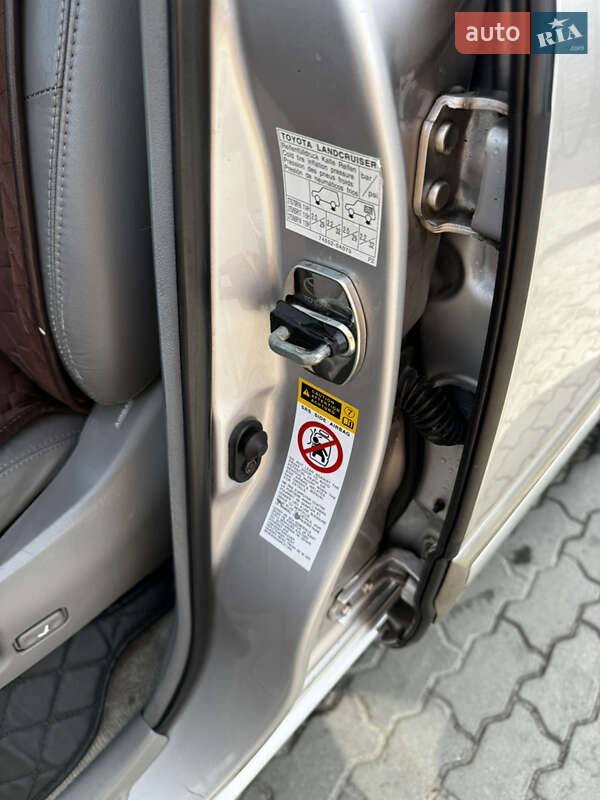 Внедорожник / Кроссовер Toyota Land Cruiser 2003 в Львове