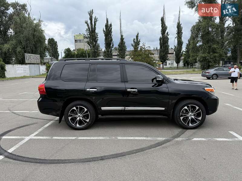 Toyota Land Cruiser 2013