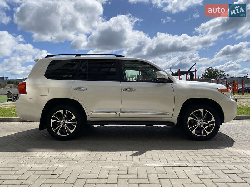 Позашляховик / Кросовер Toyota Land Cruiser 2013 в Києві
