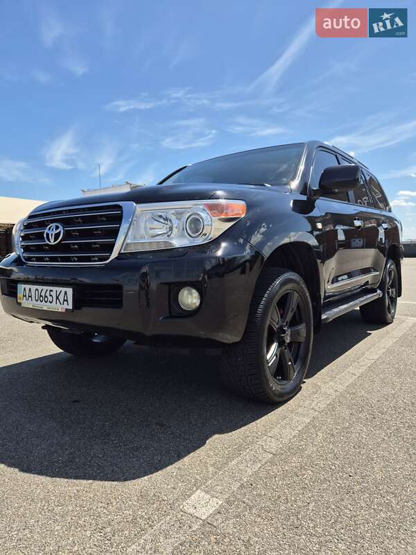 Toyota Land Cruiser 2011