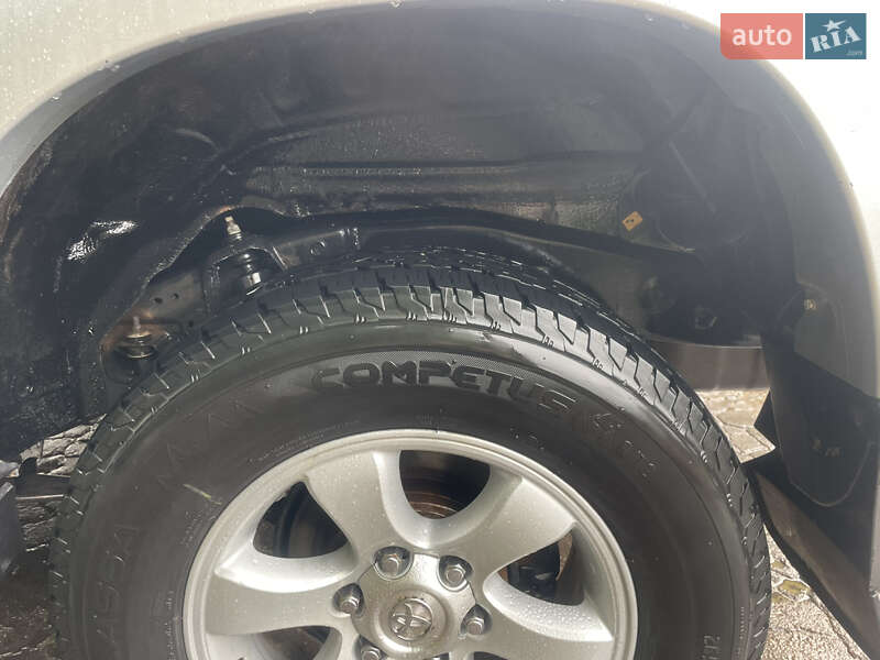 Внедорожник / Кроссовер Toyota Land Cruiser 2003 в Харькове