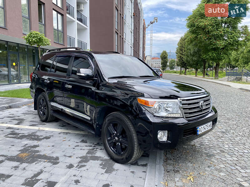 Внедорожник / Кроссовер Toyota Land Cruiser 2012 в Сваляве