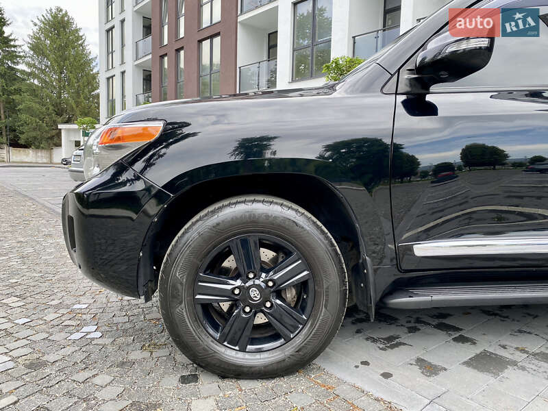 Внедорожник / Кроссовер Toyota Land Cruiser 2012 в Сваляве