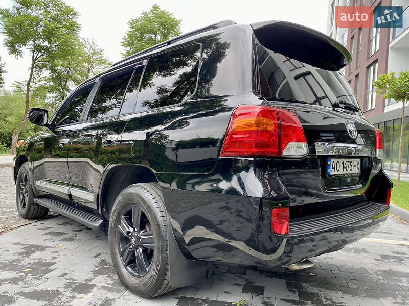 Внедорожник / Кроссовер Toyota Land Cruiser 2012 в Сваляве