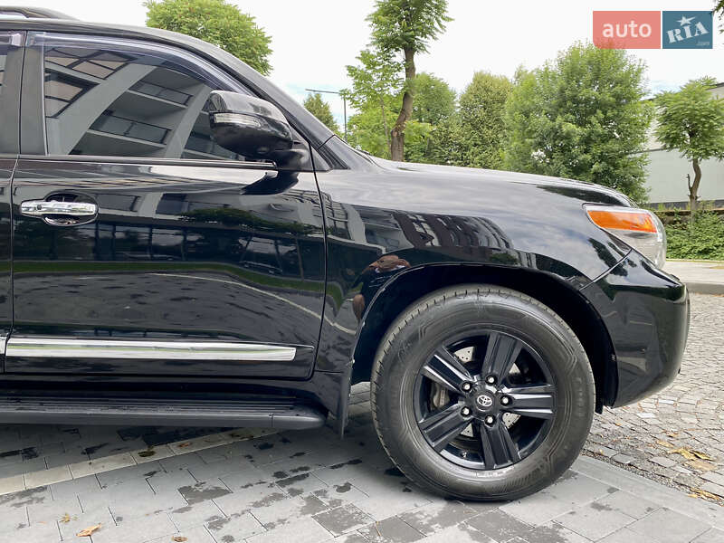 Внедорожник / Кроссовер Toyota Land Cruiser 2012 в Сваляве