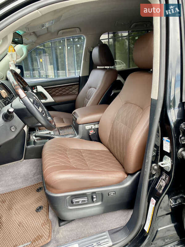 Внедорожник / Кроссовер Toyota Land Cruiser 2012 в Сваляве