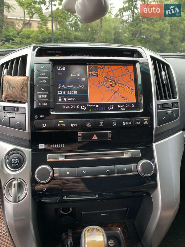 Внедорожник / Кроссовер Toyota Land Cruiser 2012 в Сваляве
