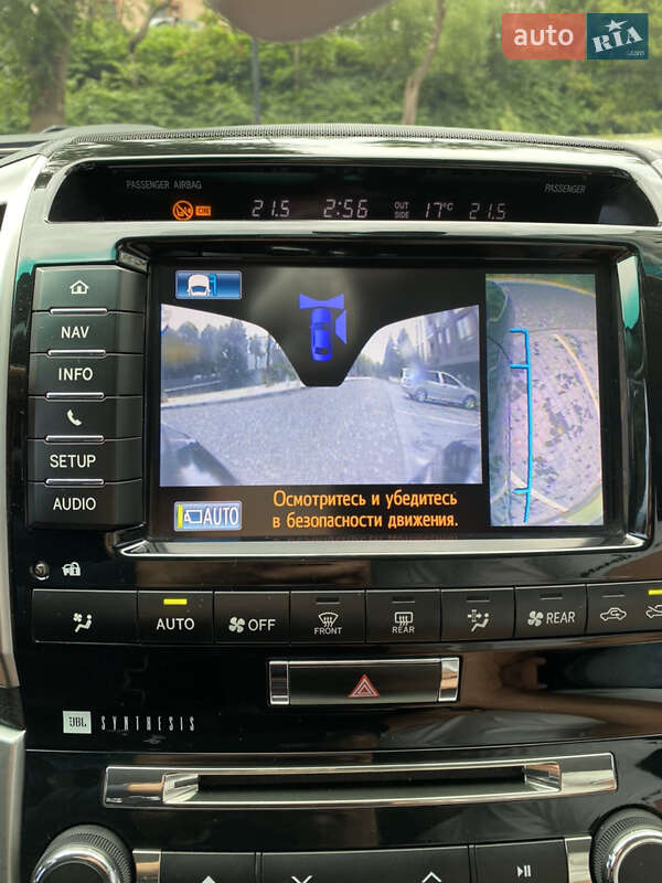Внедорожник / Кроссовер Toyota Land Cruiser 2012 в Сваляве