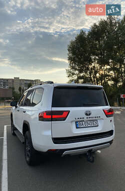 Внедорожник / Кроссовер Toyota Land Cruiser 2022 в 