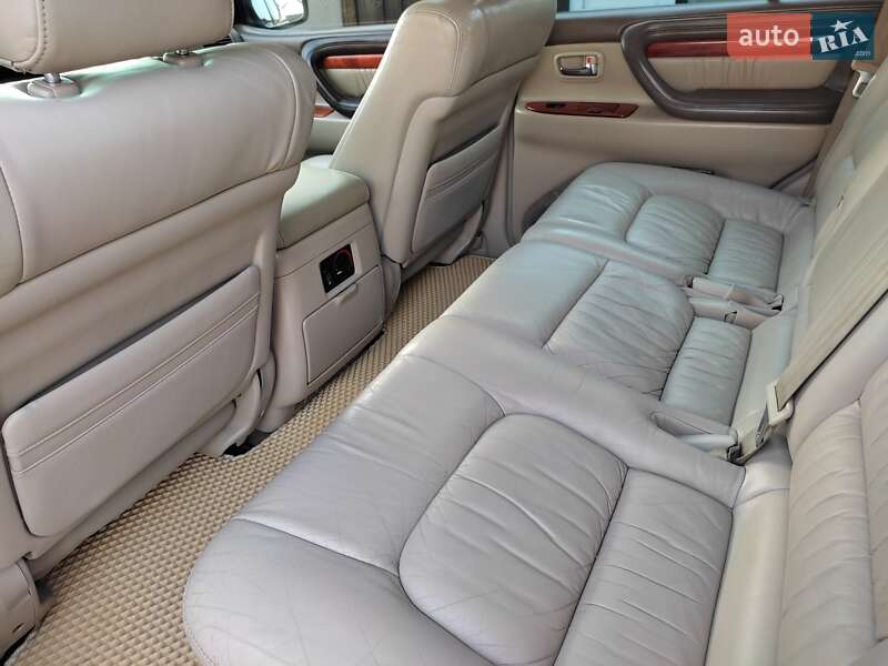 Позашляховик / Кросовер Toyota Land Cruiser 2001 в Броварах