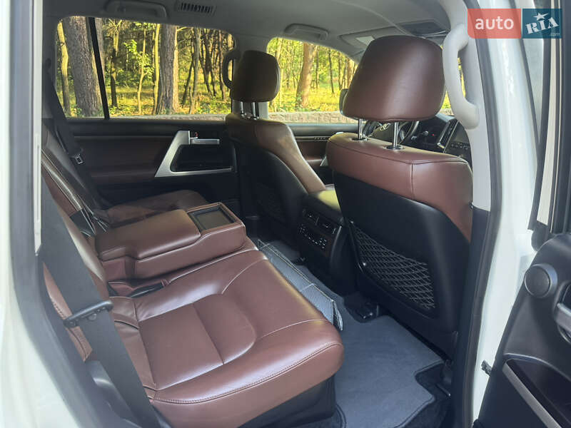 Внедорожник / Кроссовер Toyota Land Cruiser 2017 в Киеве фото 26 Внедорожник / Кроссовер Toyota Land Cruiser 2017 в Киеве