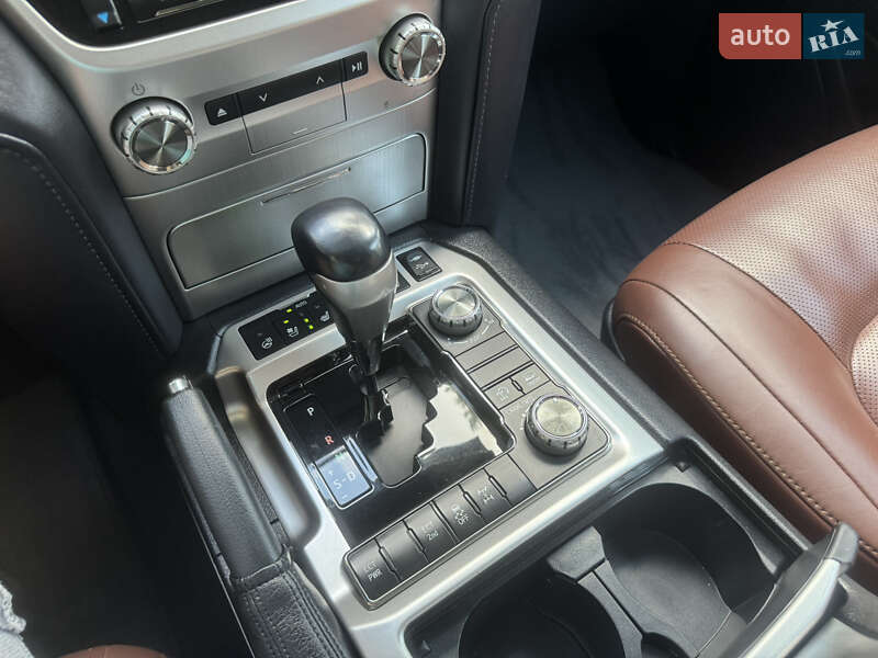 Внедорожник / Кроссовер Toyota Land Cruiser 2017 в Киеве фото 41 Внедорожник / Кроссовер Toyota Land Cruiser 2017 в Киеве