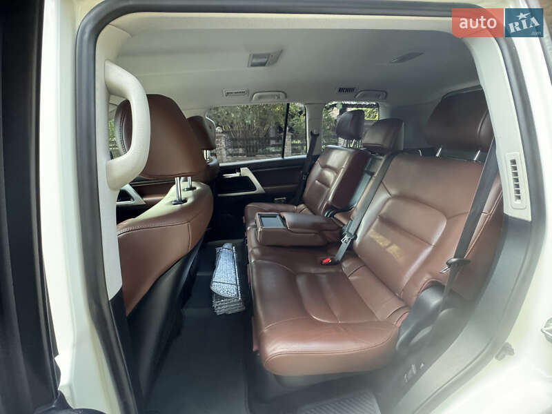 Внедорожник / Кроссовер Toyota Land Cruiser 2017 в Киеве фото 52 Внедорожник / Кроссовер Toyota Land Cruiser 2017 в Киеве