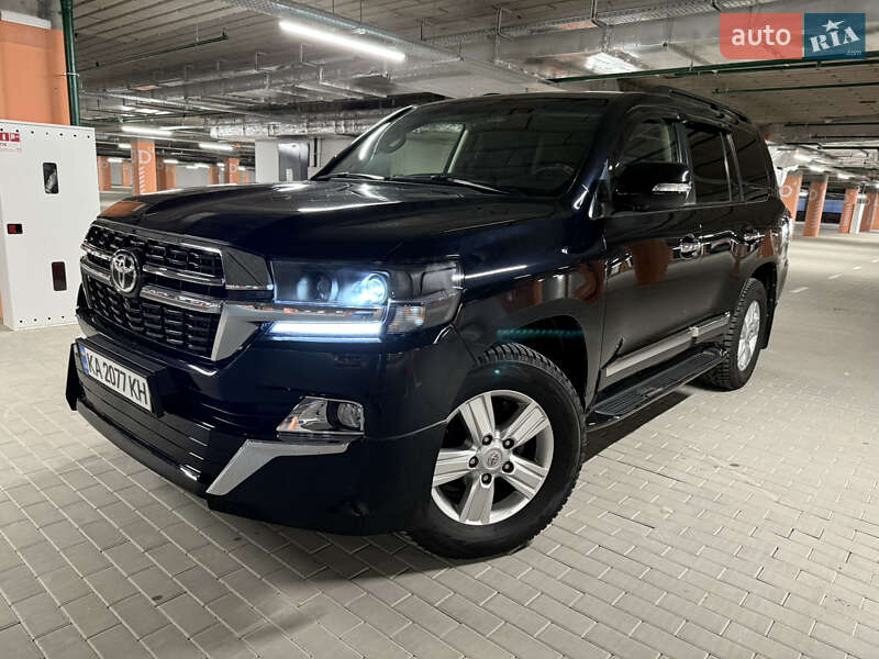 Внедорожник / Кроссовер Toyota Land Cruiser 2012 в 