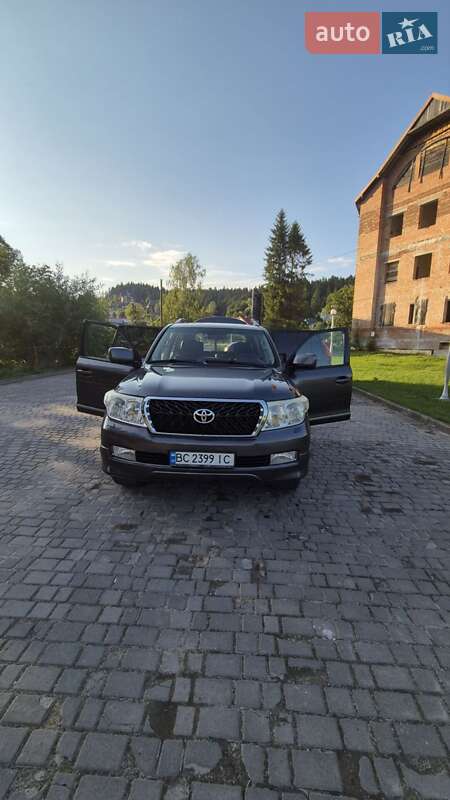 Внедорожник / Кроссовер Toyota Land Cruiser 2011 в Сходнице