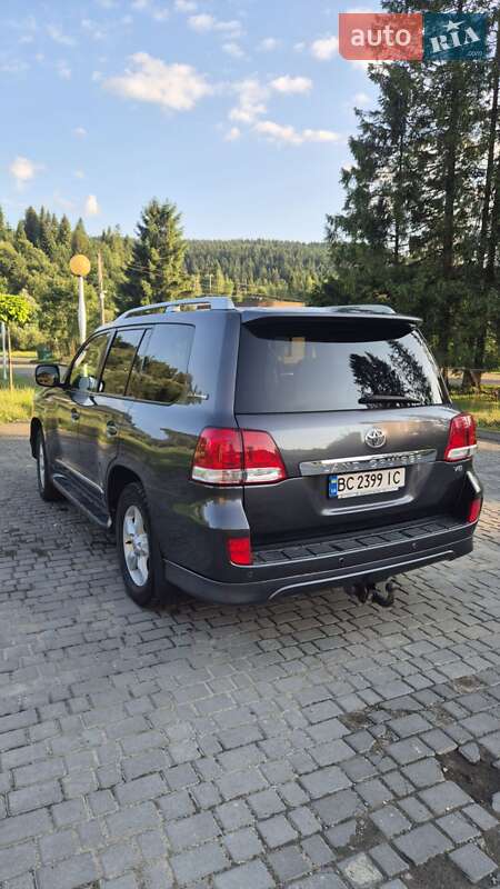 Toyota Land Cruiser 2011