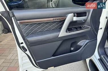 Внедорожник / Кроссовер Toyota Land Cruiser 2017 в 