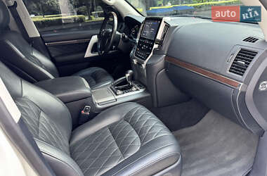 Внедорожник / Кроссовер Toyota Land Cruiser 2017 в 