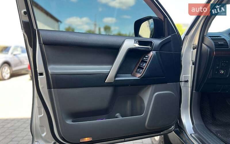 Внедорожник / Кроссовер Toyota Land Cruiser 2012 в Ивано-Франковске