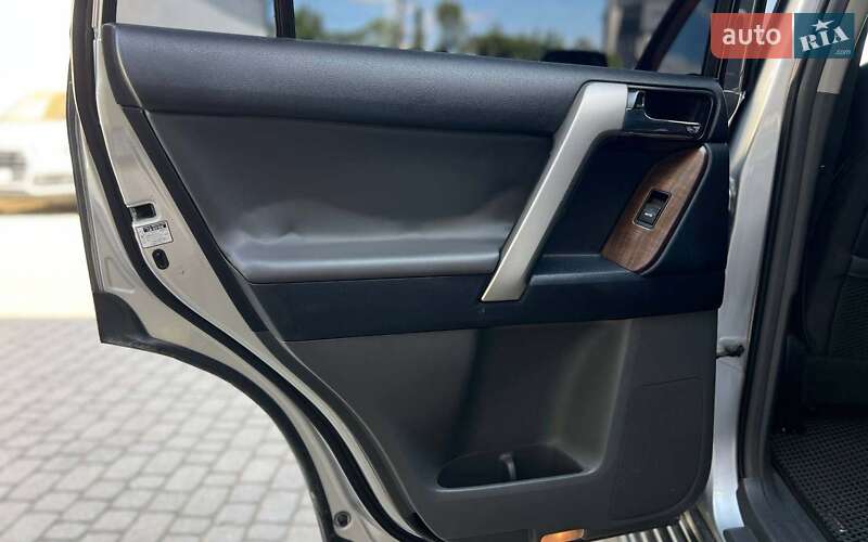 Внедорожник / Кроссовер Toyota Land Cruiser 2012 в Ивано-Франковске