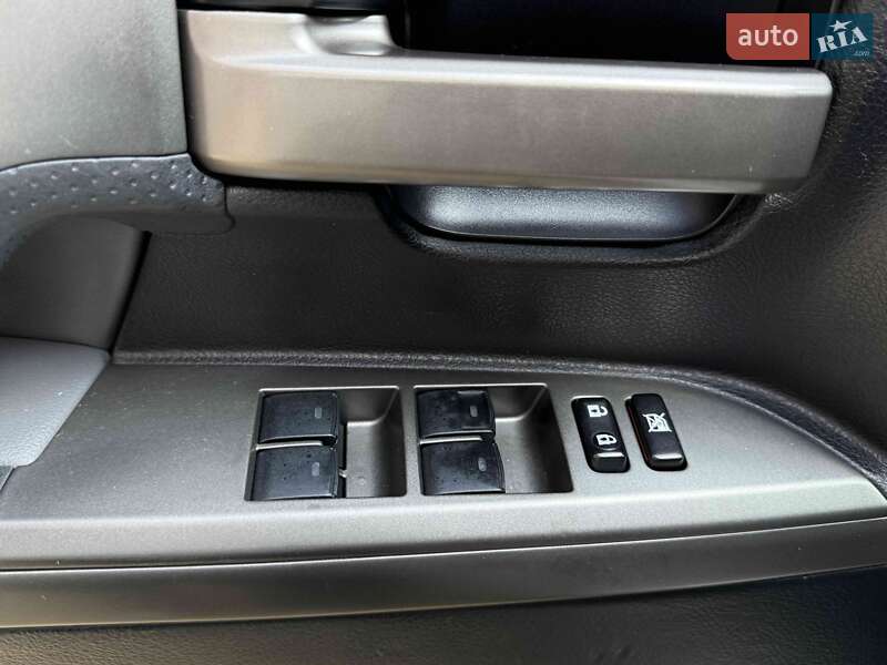 Внедорожник / Кроссовер Toyota Land Cruiser 2011 в Львове