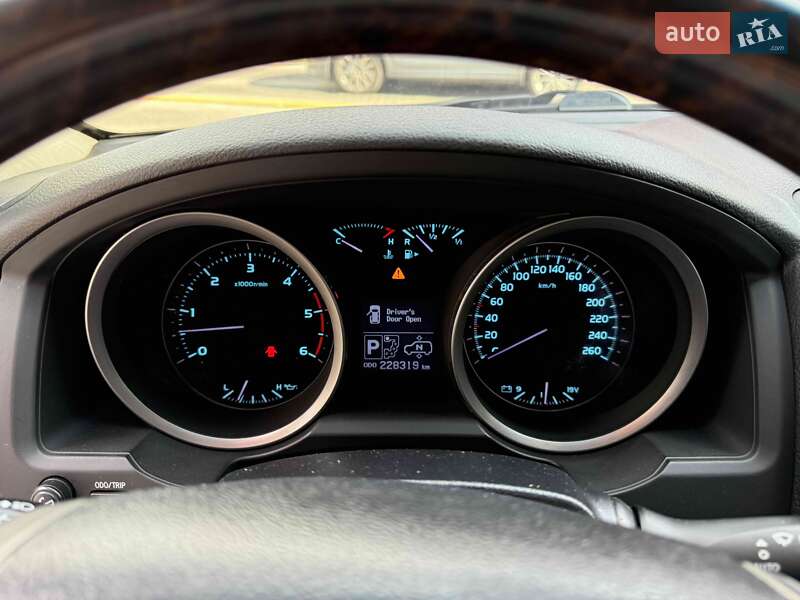 Внедорожник / Кроссовер Toyota Land Cruiser 2011 в Львове