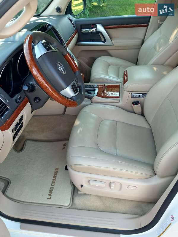 Позашляховик / Кросовер Toyota Land Cruiser 2014 в Києві фото 10 Позашляховик / Кросовер Toyota Land Cruiser 2014 в Києві