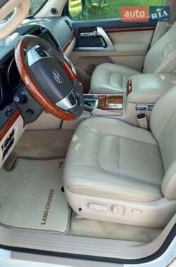 Внедорожник / Кроссовер Toyota Land Cruiser 2014 в 