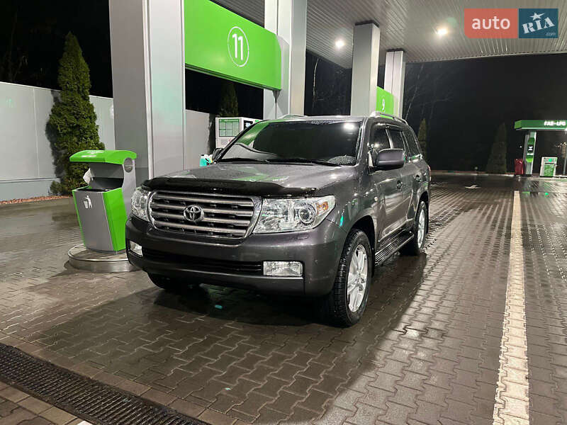Toyota Land Cruiser 2011