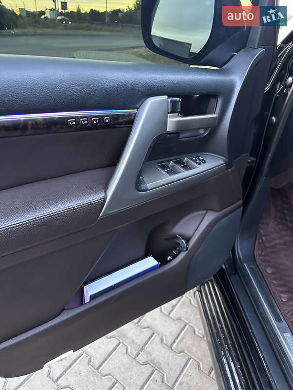 Позашляховик / Кросовер Toyota Land Cruiser 2008 в Дніпрі