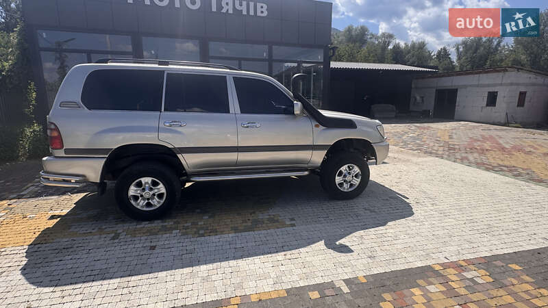 Внедорожник / Кроссовер Toyota Land Cruiser 2001 в Тячеве