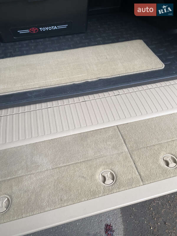 Внедорожник / Кроссовер Toyota Land Cruiser 2012 в Харькове