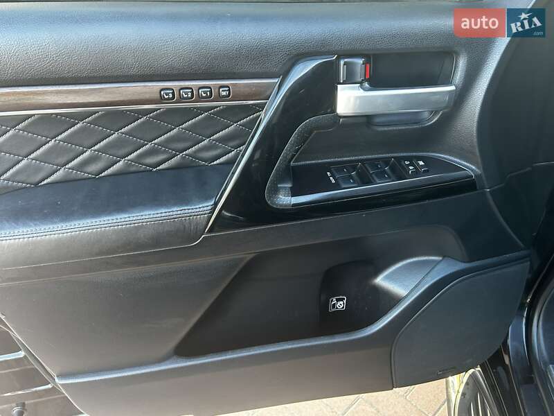 Внедорожник / Кроссовер Toyota Land Cruiser 2016 в Черновцах