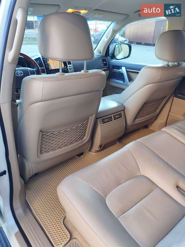 Внедорожник / Кроссовер Toyota Land Cruiser 2014 в Киеве фото 33 Внедорожник / Кроссовер Toyota Land Cruiser 2014 в Киеве
