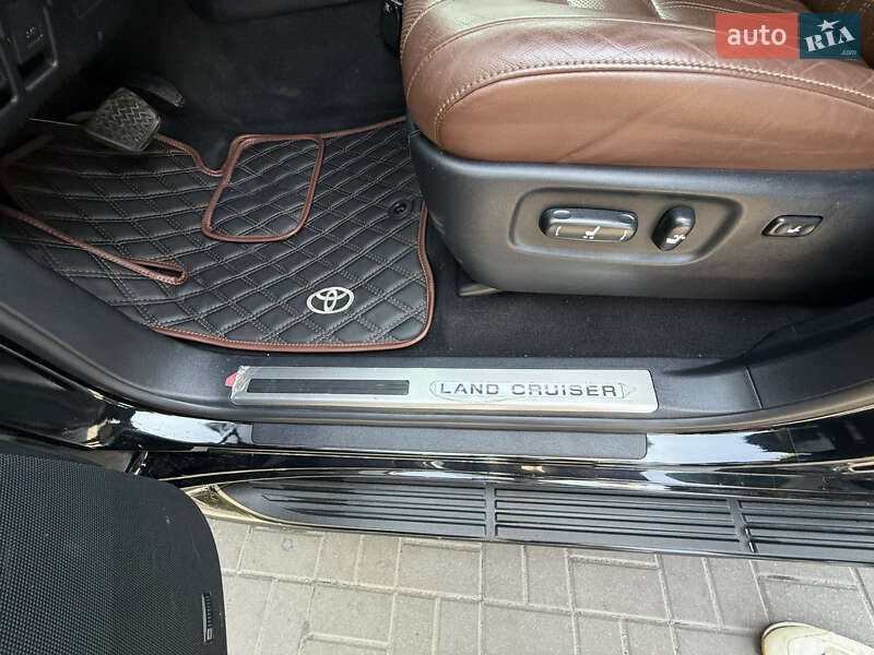 Позашляховик / Кросовер Toyota Land Cruiser 2019 в Дніпрі