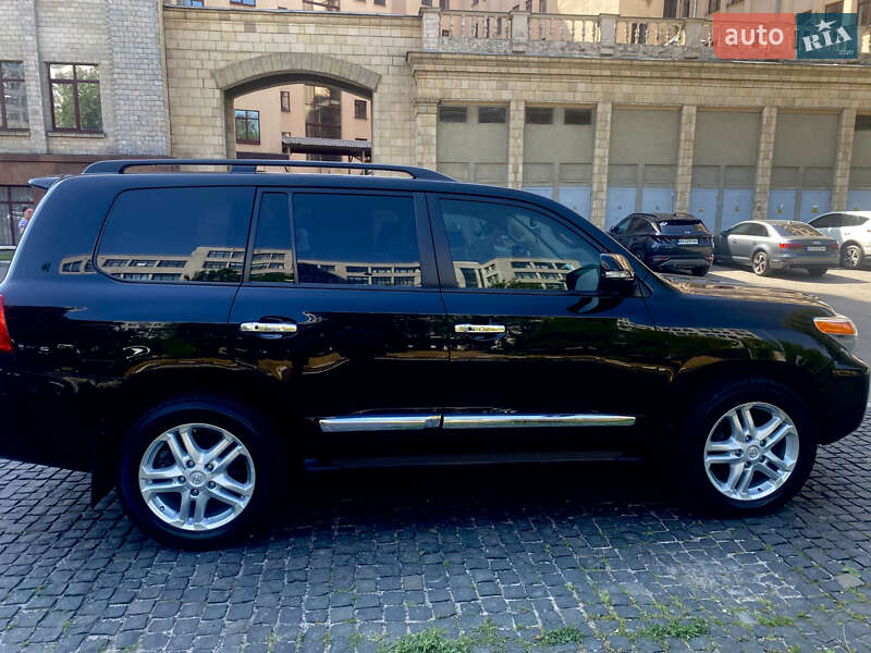 Toyota Land Cruiser 2012