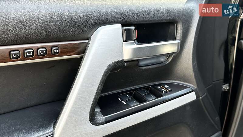 Внедорожник / Кроссовер Toyota Land Cruiser 2016 в Запорожье