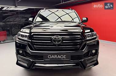 Внедорожник / Кроссовер Toyota Land Cruiser 2018 в 