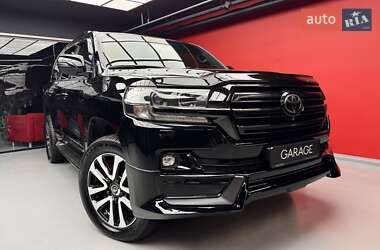 Внедорожник / Кроссовер Toyota Land Cruiser 2018 в 