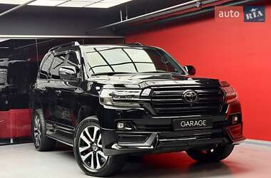 Внедорожник / Кроссовер Toyota Land Cruiser 2018 в 