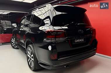 Внедорожник / Кроссовер Toyota Land Cruiser 2018 в 