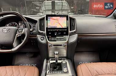 Внедорожник / Кроссовер Toyota Land Cruiser 2018 в 