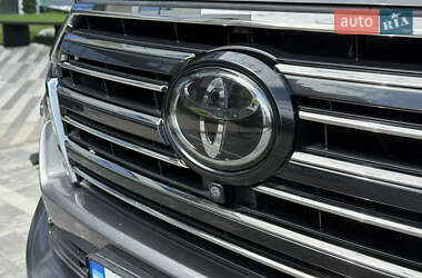 Внедорожник / Кроссовер Toyota Land Cruiser 2018 в 