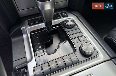 Внедорожник / Кроссовер Toyota Land Cruiser 2018 в 