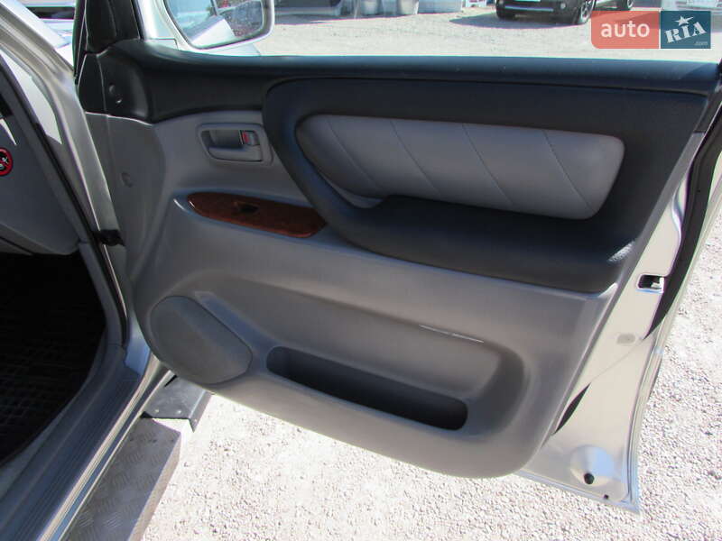 Внедорожник / Кроссовер Toyota Land Cruiser 2004 в Кропивницком