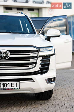 Внедорожник / Кроссовер Toyota Land Cruiser 2023 в 